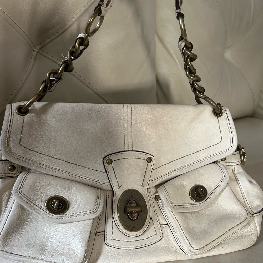 Coach Elegant White Leather Shoulder Bag